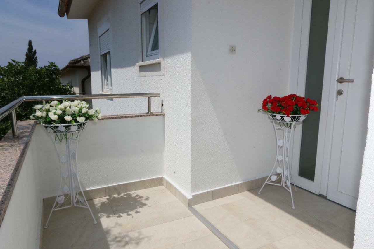 Apartmani Aron Novalja Exterior foto