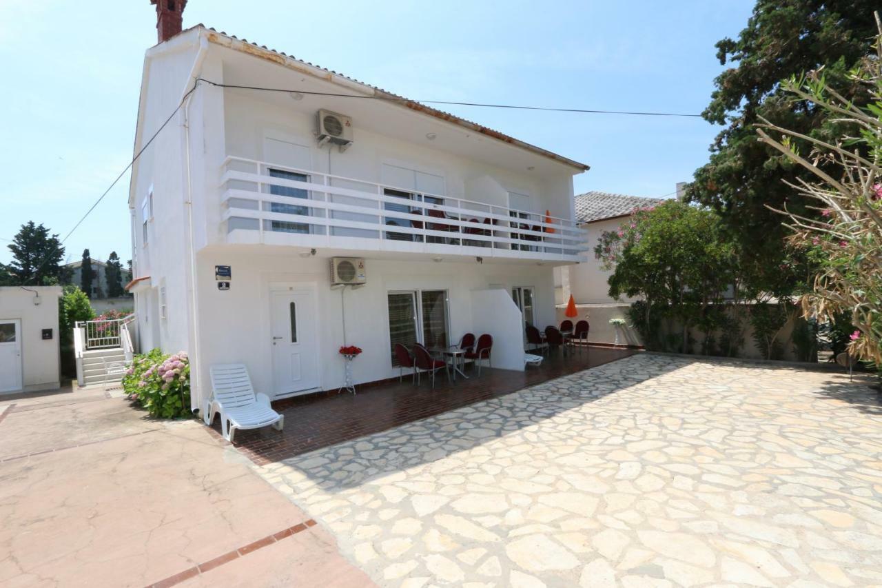 Apartmani Aron Novalja Exterior foto