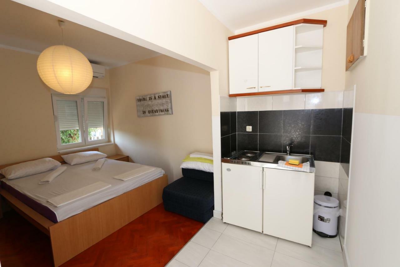 Apartmani Aron Novalja Exterior foto