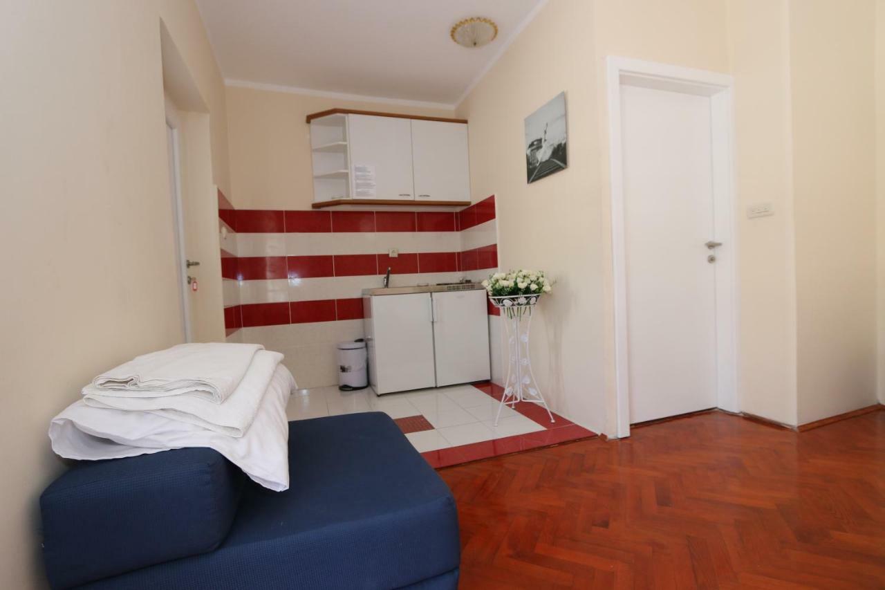 Apartmani Aron Novalja Exterior foto