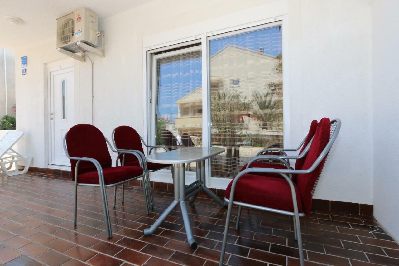 Apartmani Aron Novalja Exterior foto