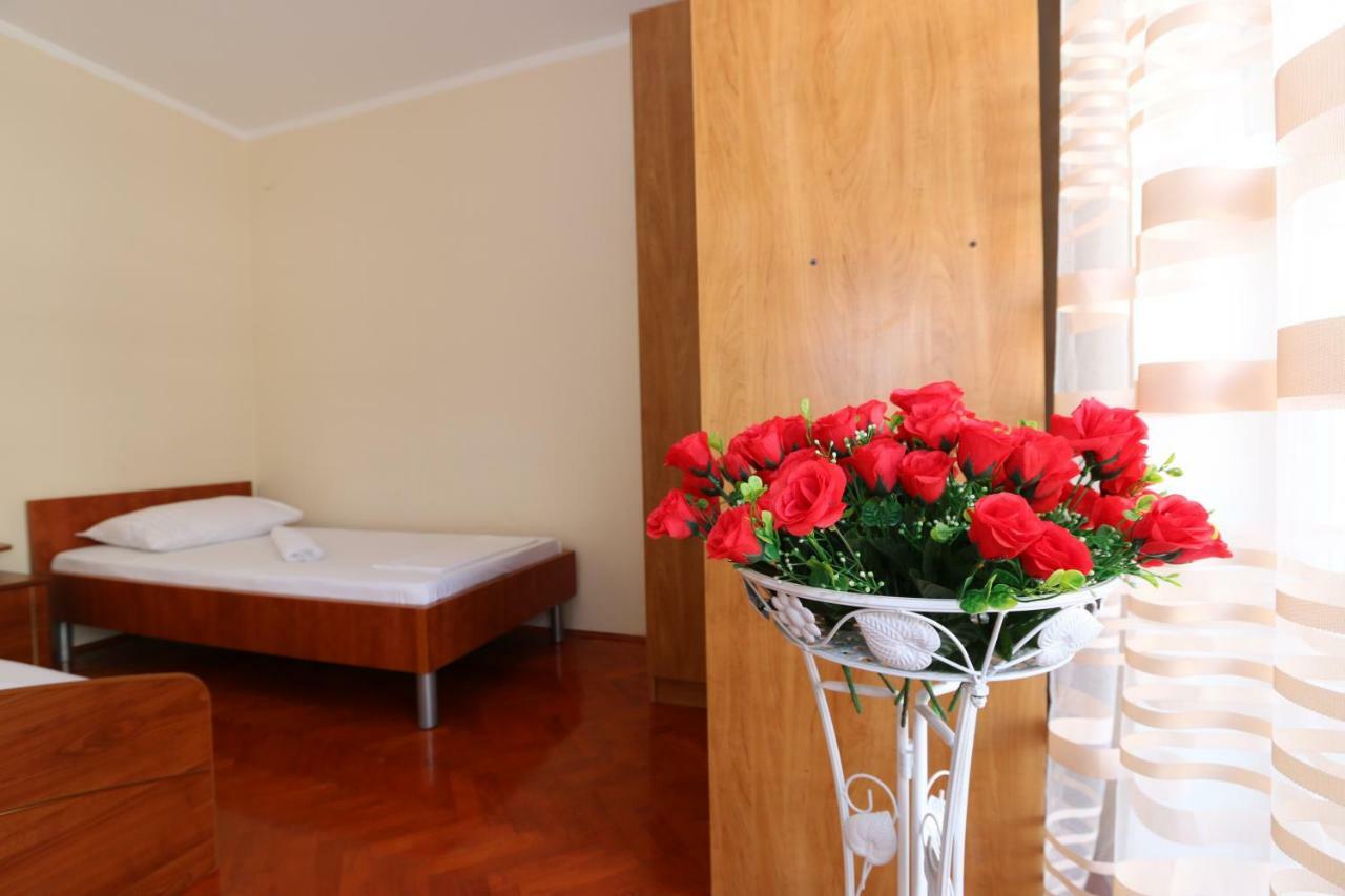 Apartmani Aron Novalja Exterior foto